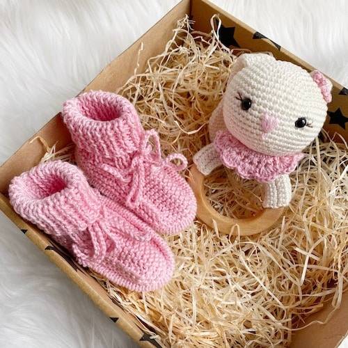crochet-bunny-rattle-baby-gift-se
